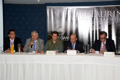 FORO TAURINO AYER EN BOGOTA. 