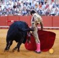 PABLO AGUADO  EN SEVILLA.4 OREJAS Y PUERTA DEL PRINCIPE.